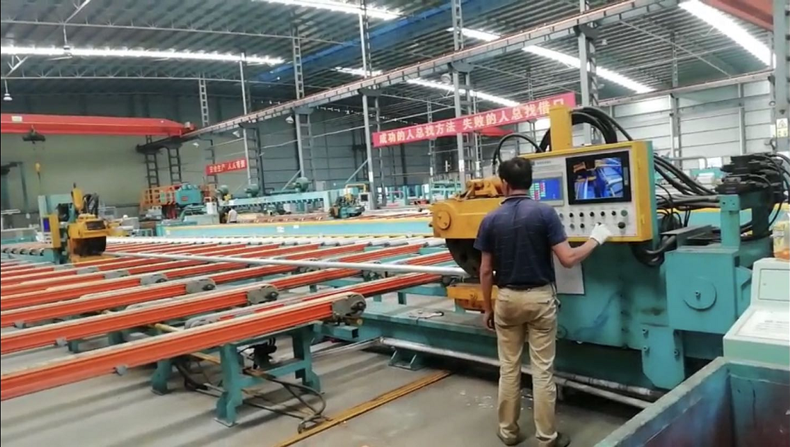 單人操作調(diào)直機(jī)